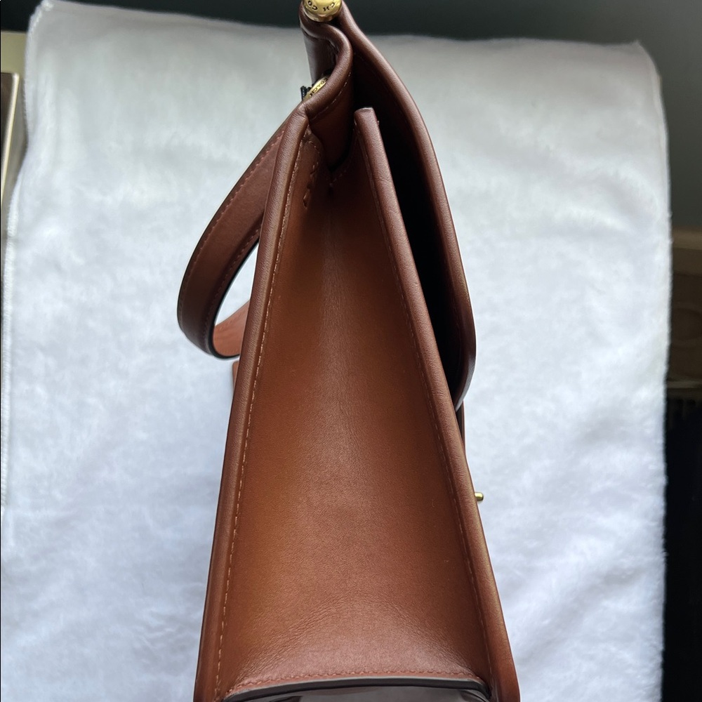 Coach Willis top handle. Tan Brown Leather Top Handle Satchel with Gold Turnlock - Picture 3 of 11